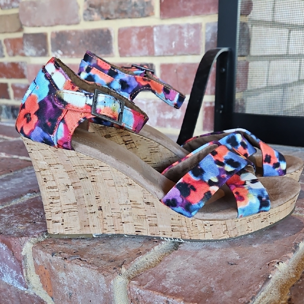 NWOB Toms Espadrille Wedge Size 11 Floral